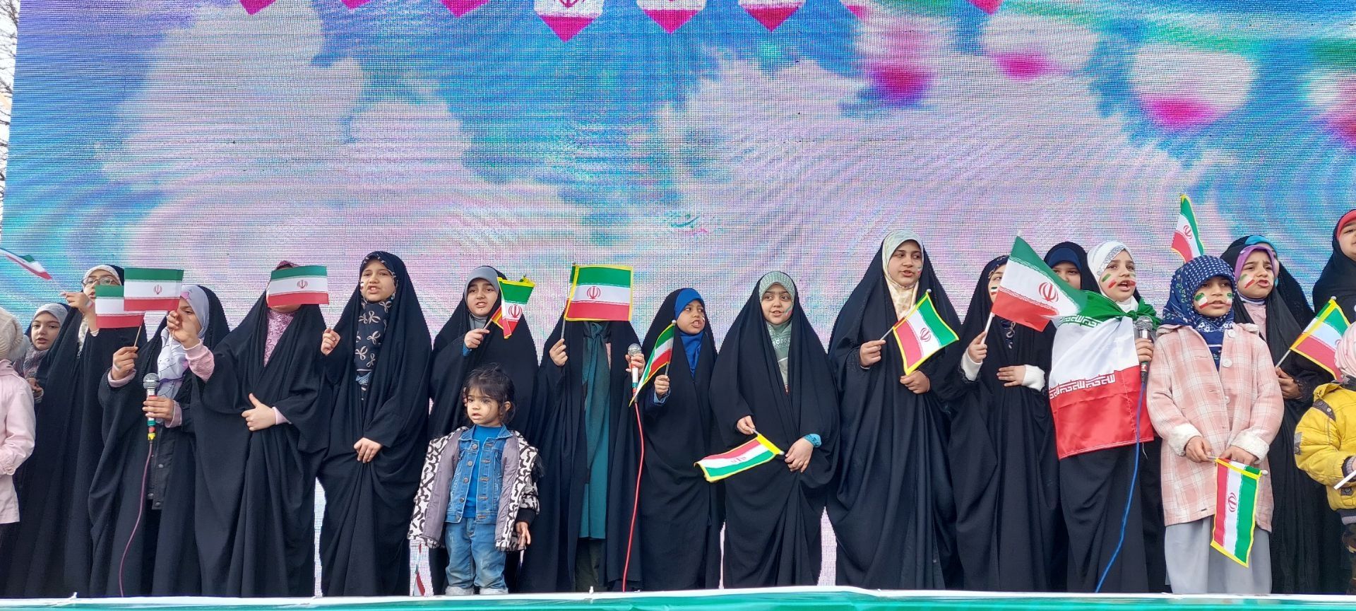 غرفه دبستان دخترانه امام علی علیه السلام در روز 22 بهمن ماه